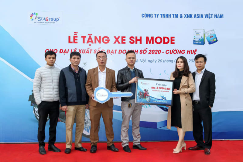 Asiagroup trao tặng xe SH Mode cho Đại lý Cường Huệ
